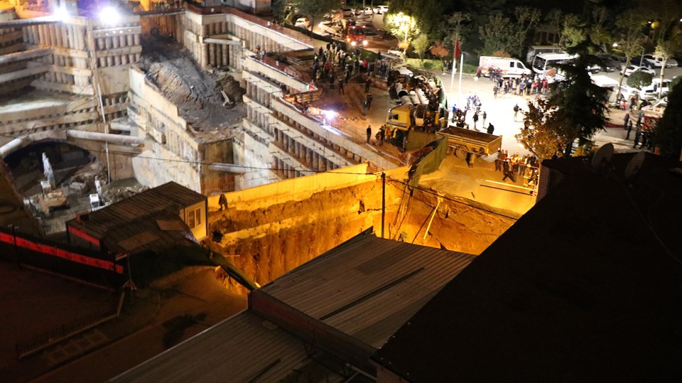 Ümraniye'de yol çöktü, 2 kişi hayatını kaybetti